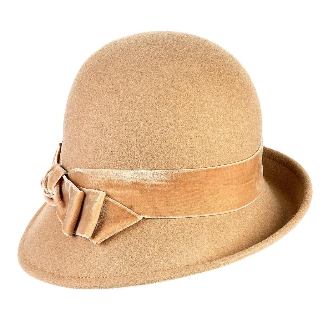Cappello a Cloche in Feltro di Lana Merinos con Nastro di Velluto