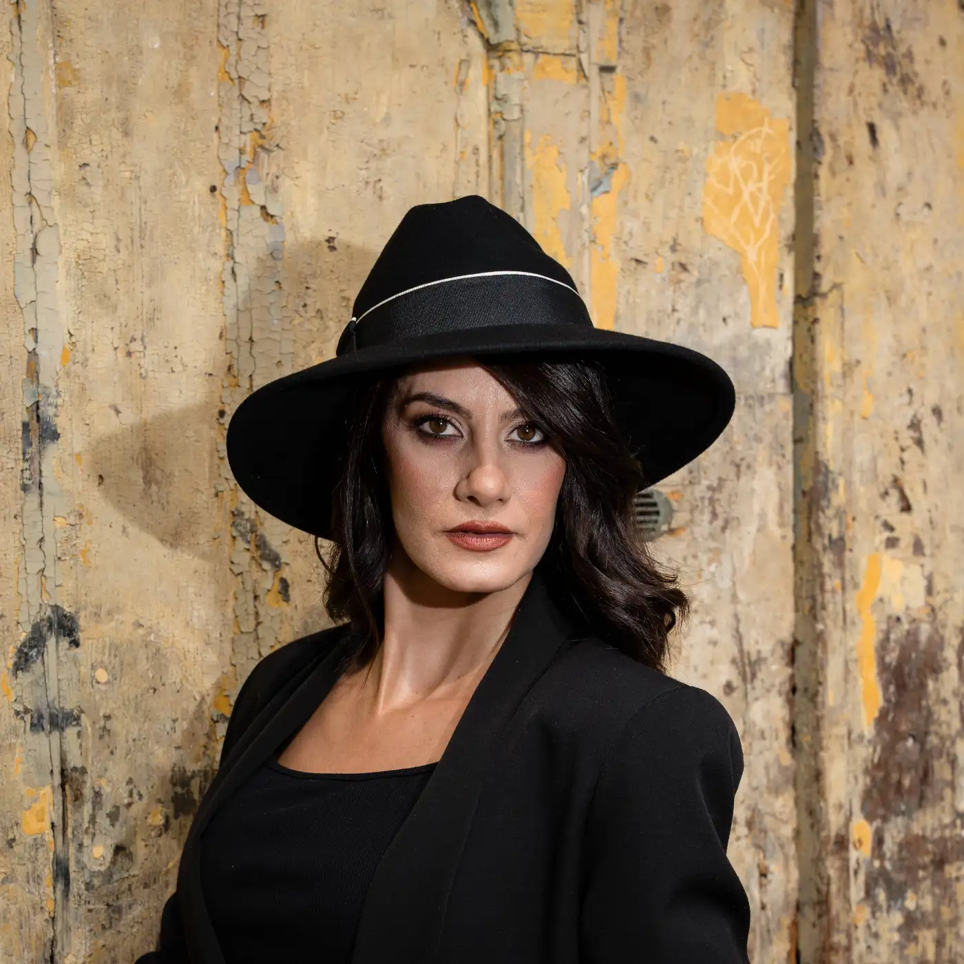 Cappello Signorile a Tesa Larga in Feltro di Lana Merinos con Fiocco