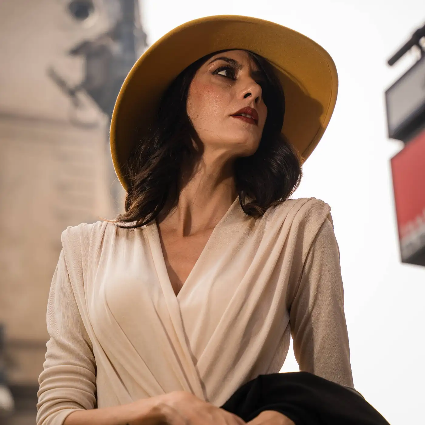 Cappello a Cloche Signorile a Tesa Larga in Lana Merinos