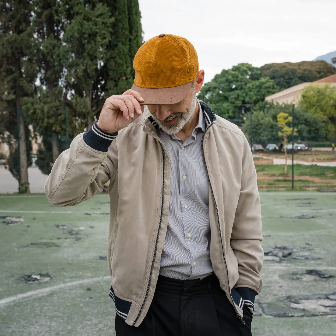 Berretto in Velluto con Visiera Rigida in Ecopelle