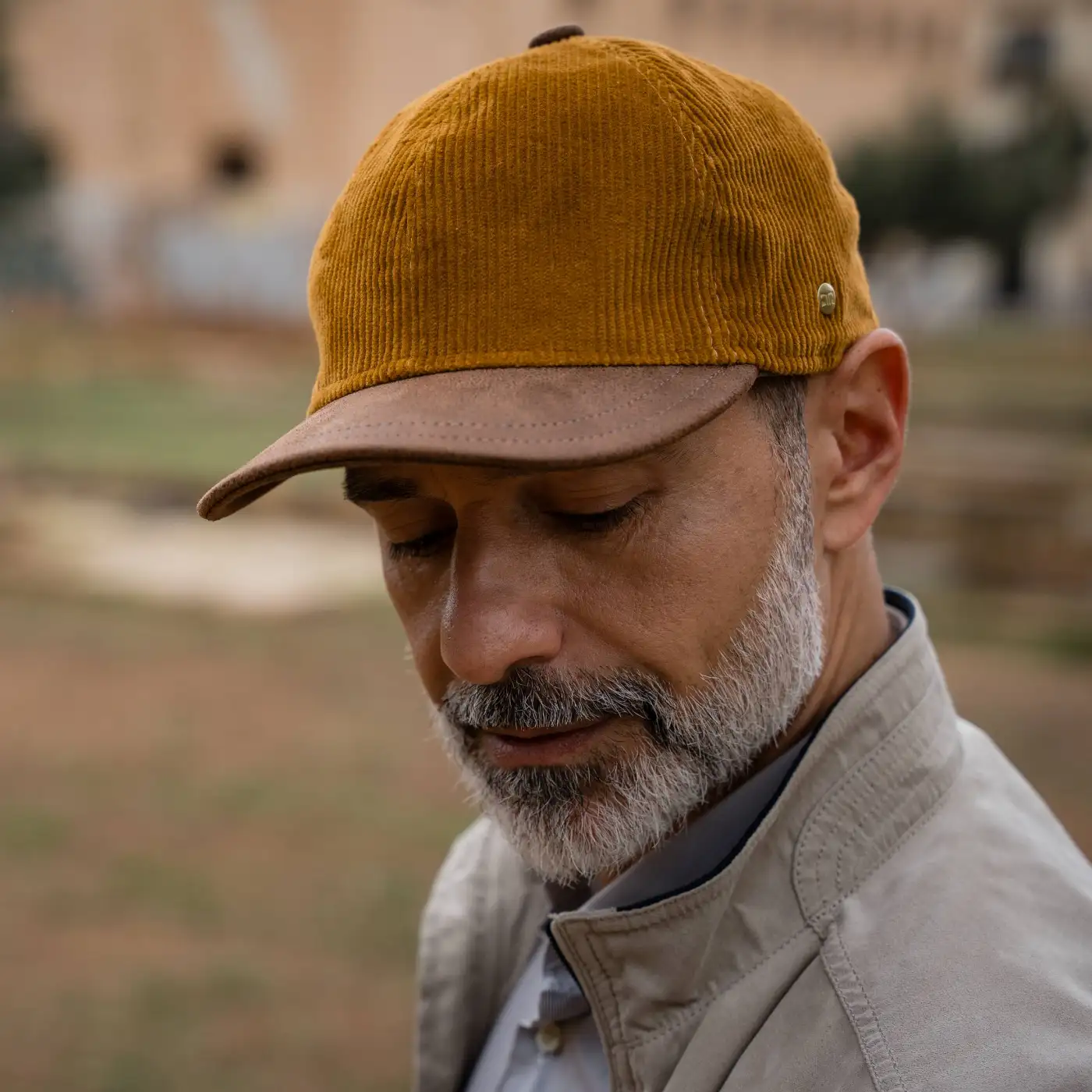 Berretto in Velluto con Visiera Rigida in Ecopelle