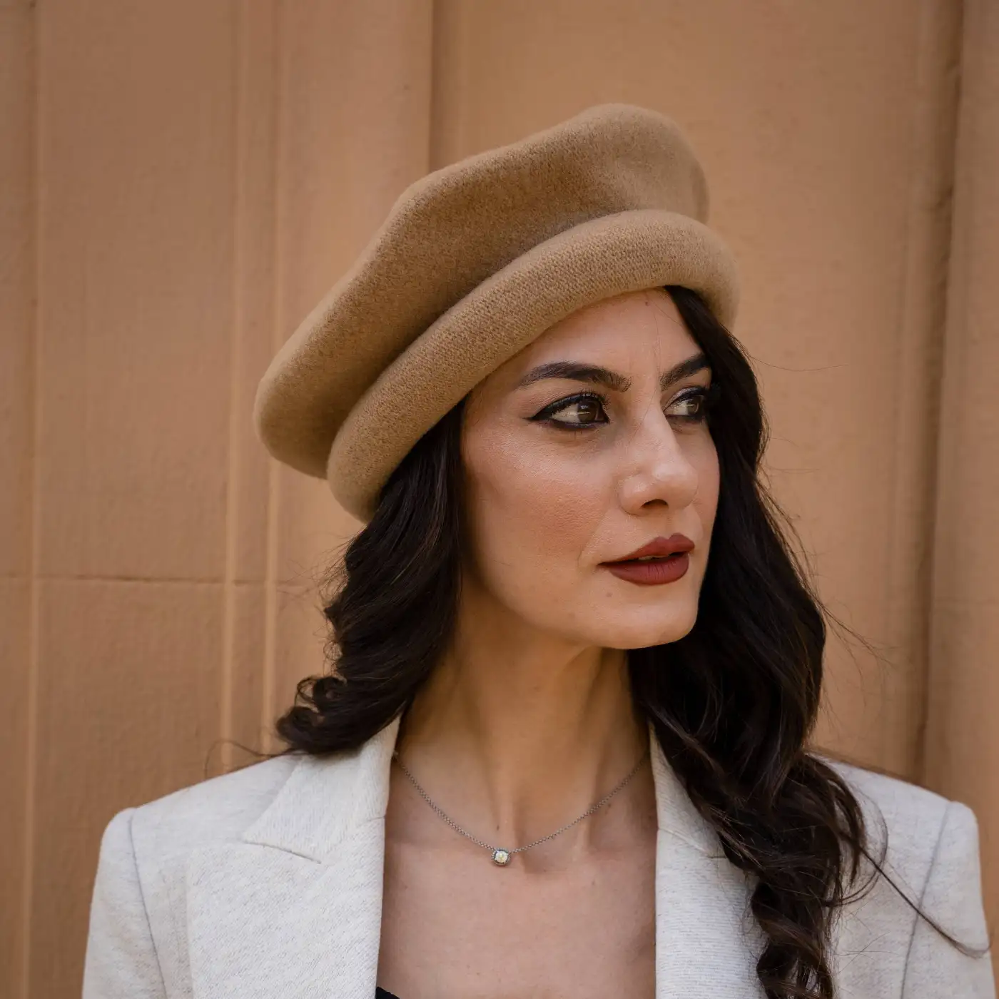 Basco Parigino in Lana Vergine con Risvolto Arricciato