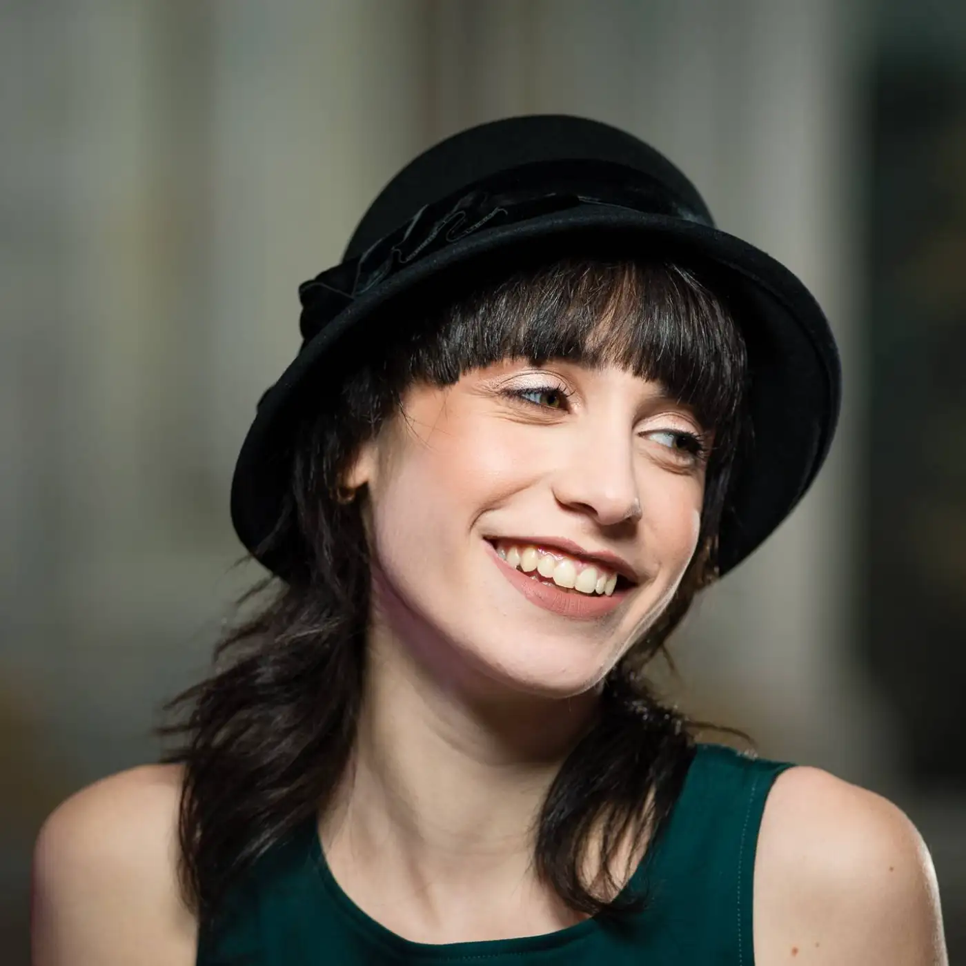 Cappello a Cloche in Feltro di Lana Merinos con Nastro di Velluto