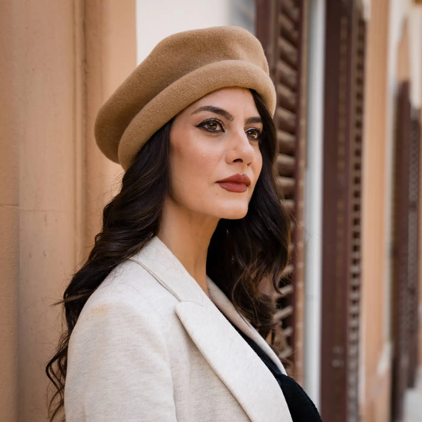 Basco Parigino in Lana Vergine con Risvolto Arricciato