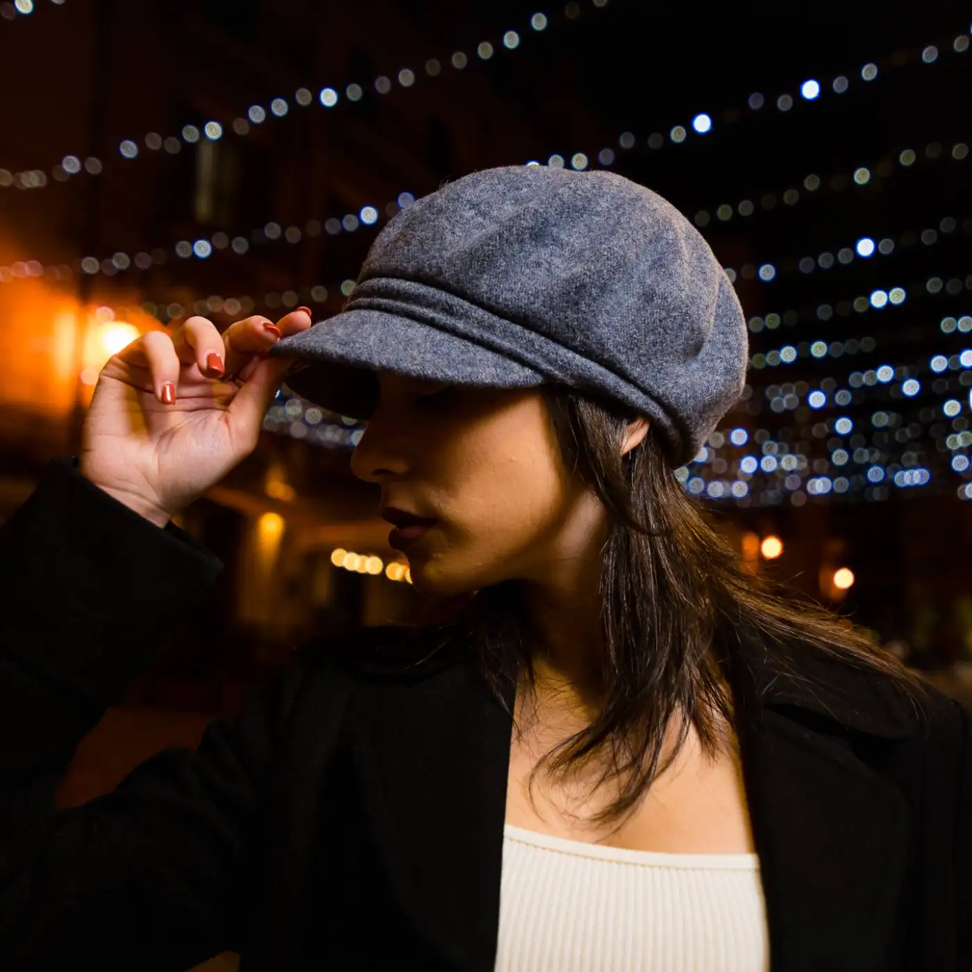 Basco con Visiera e Balze alla Francese in Lana