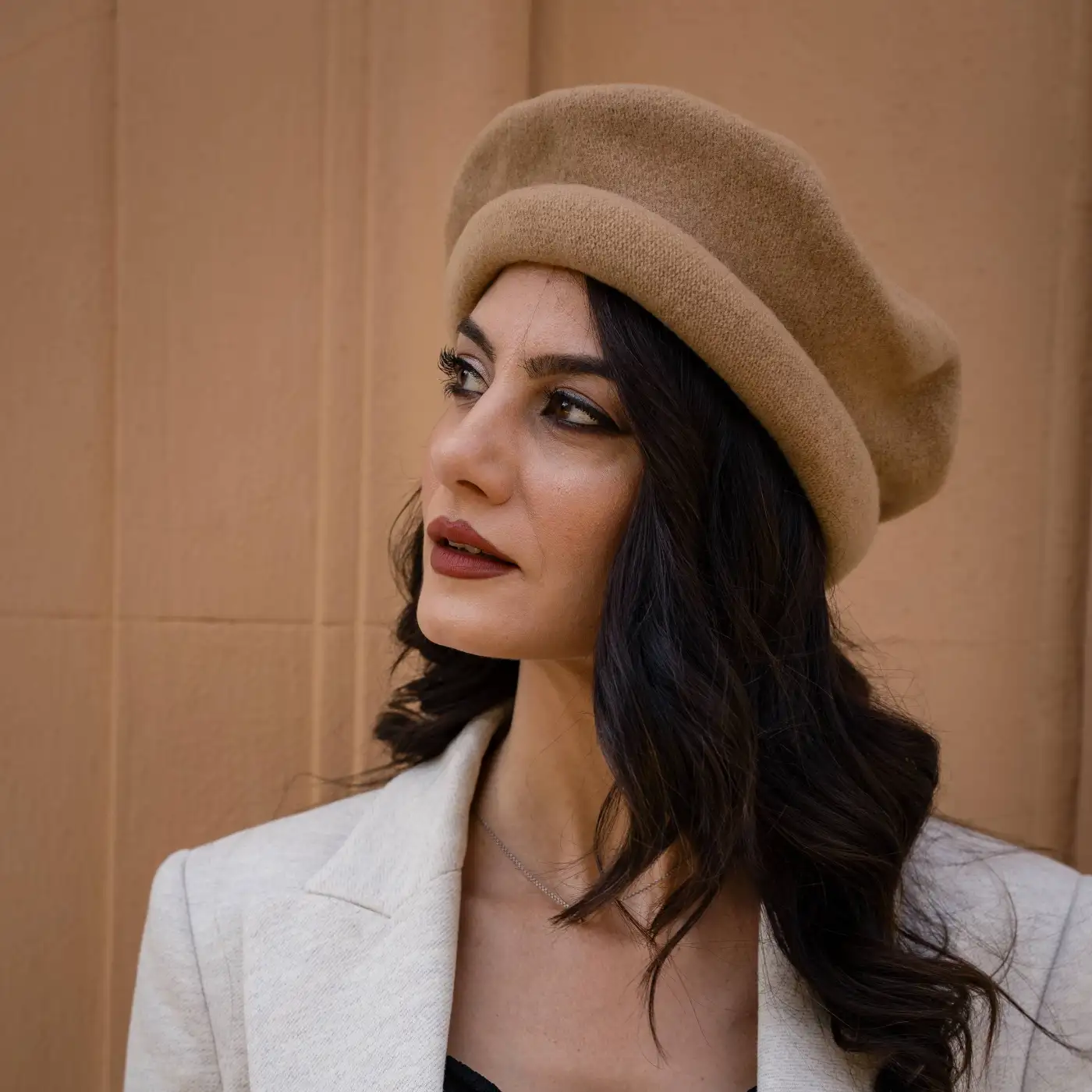 Basco Parigino in Lana Vergine con Risvolto Arricciato