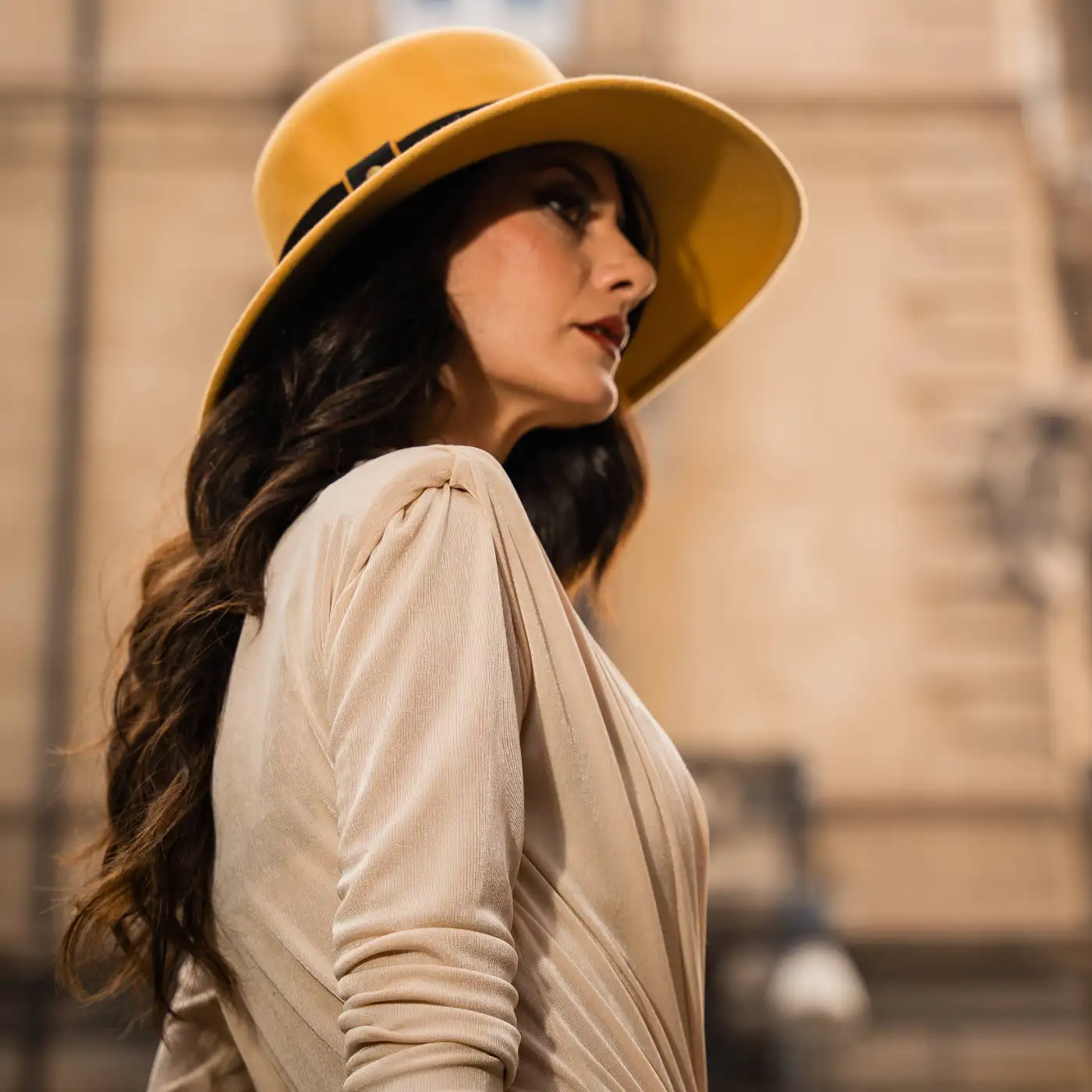 Cappello a Cloche Signorile a Tesa Larga in Lana Merinos