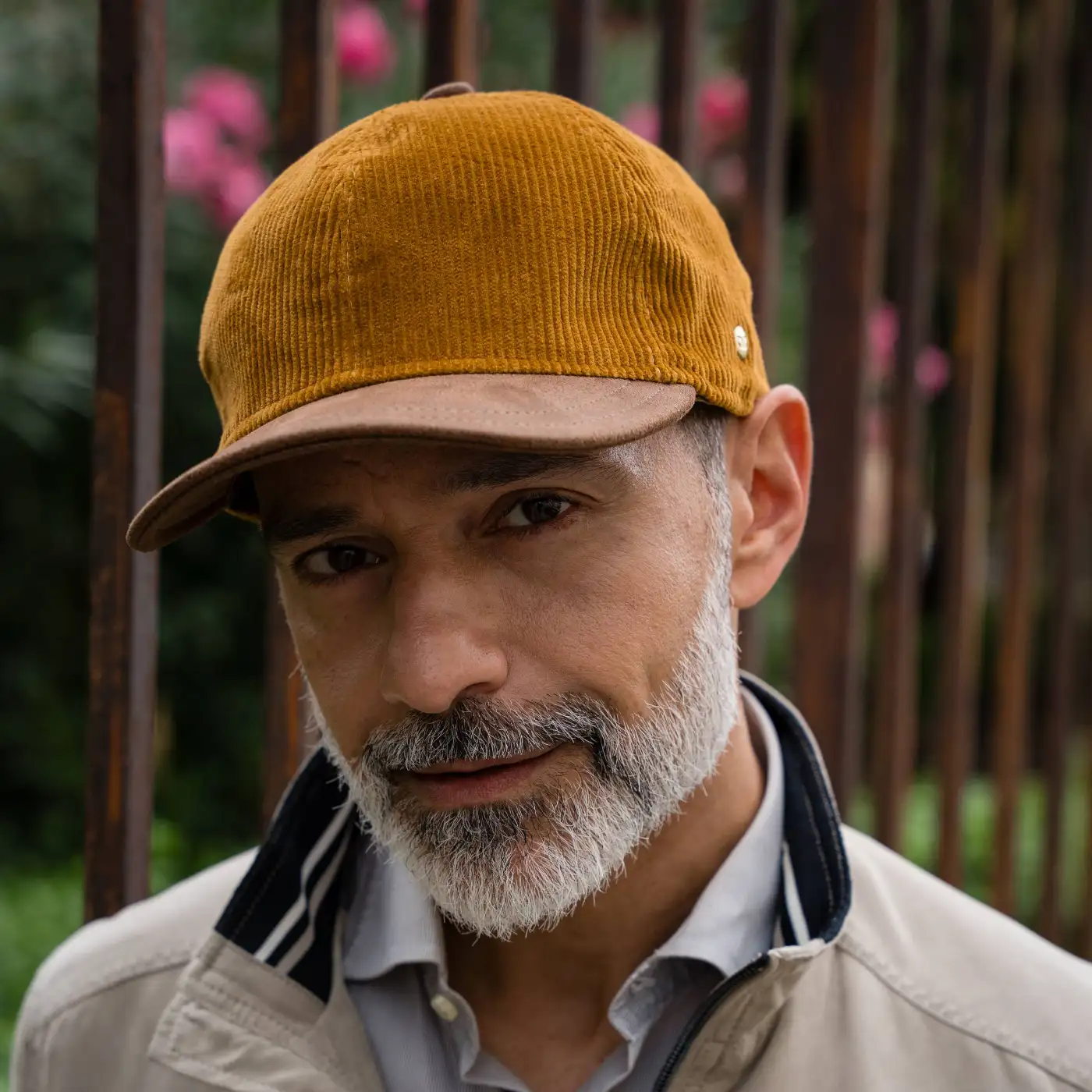 Berretto in Velluto con Visiera Rigida in Ecopelle