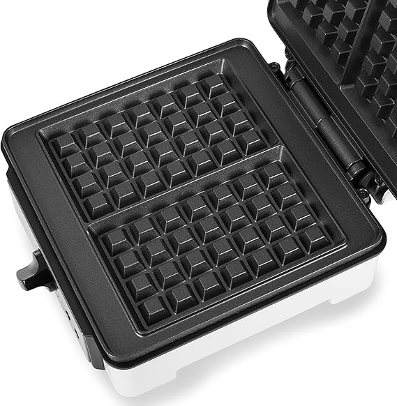 Princess Waffle Iron 132397, a forma di waffle belga, 1200 Watt, lunghezza del cavo 0,75 m, teglia 19,8 x 19,5 cm, livello di calore regolabile, rivestimento antiaderente, Argento/Nero,