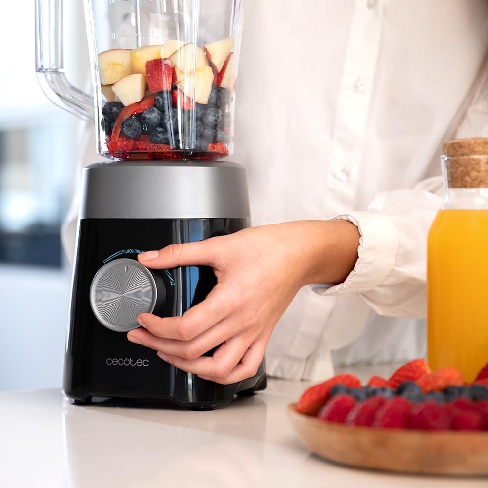 Cecotec Frullatore Elettrico da Tavolo Power Black Titanium 1300Max B. 1300 W, 2 Velocità, 4 Lame con Rivestimento in Titanio Nero e Caraffa da 1,5 L, Funzione Pulse Tritura e Polverizza, Ice Pick
