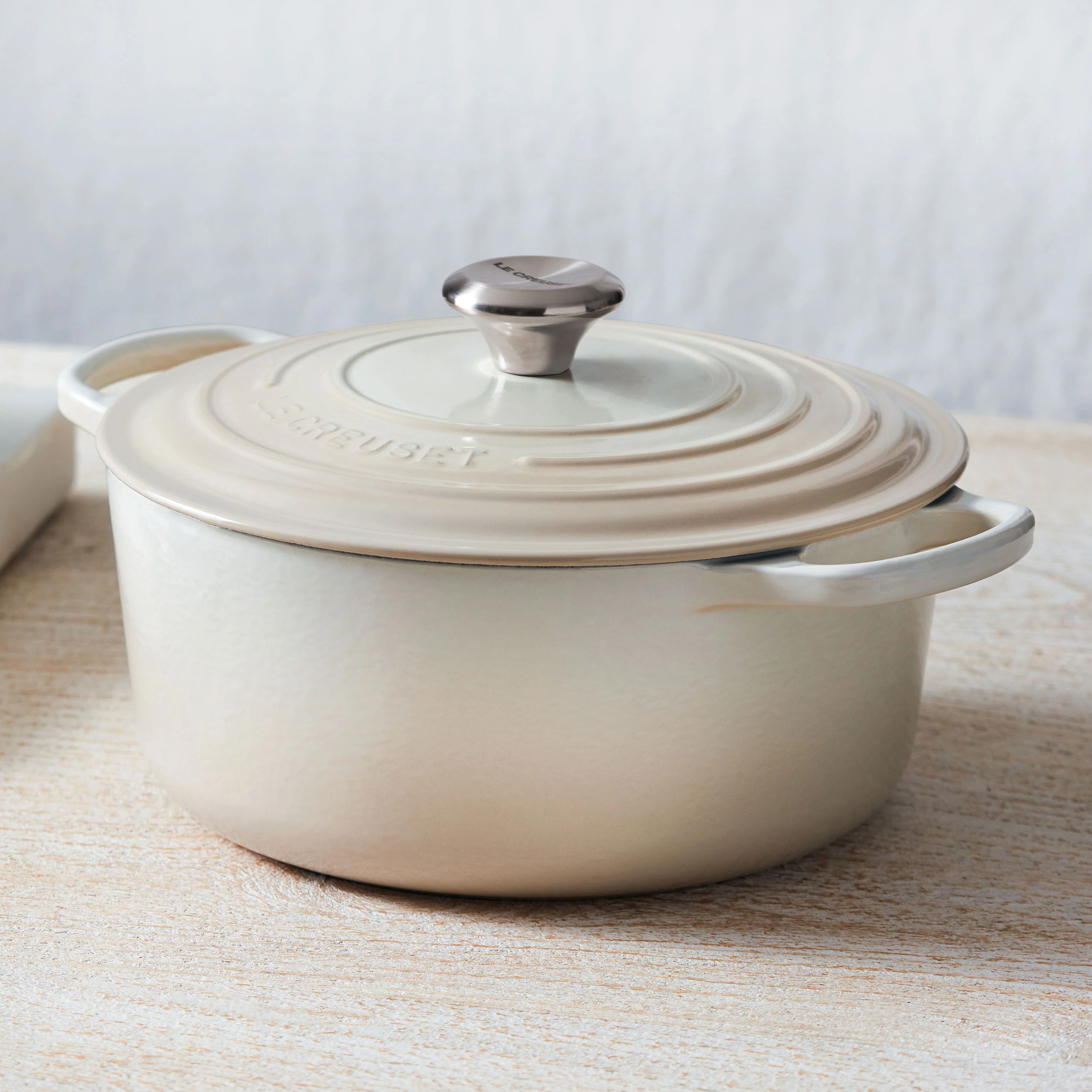 Le Creuset Signature – Forno Olandese Rotondo in Ghisa Smaltata da 7,25 qt, colore Meringue