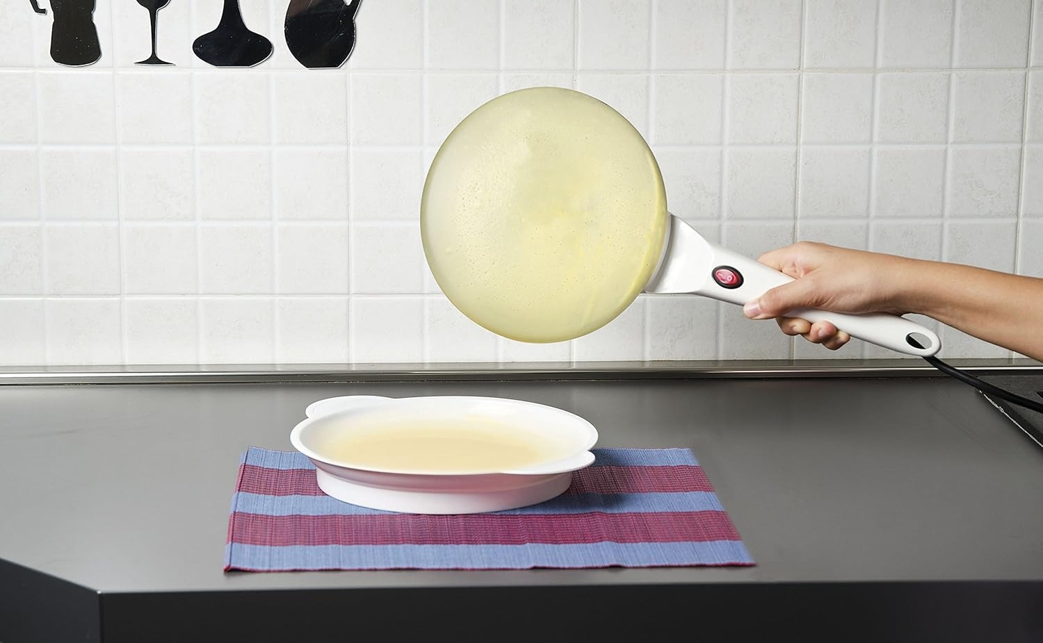 G3 Ferrari G10306 Crepiera, 800 W, Piastra 20cm, Uso facile, Completo di ciotola per impasto, Maniglia antiscottatura, Bianco