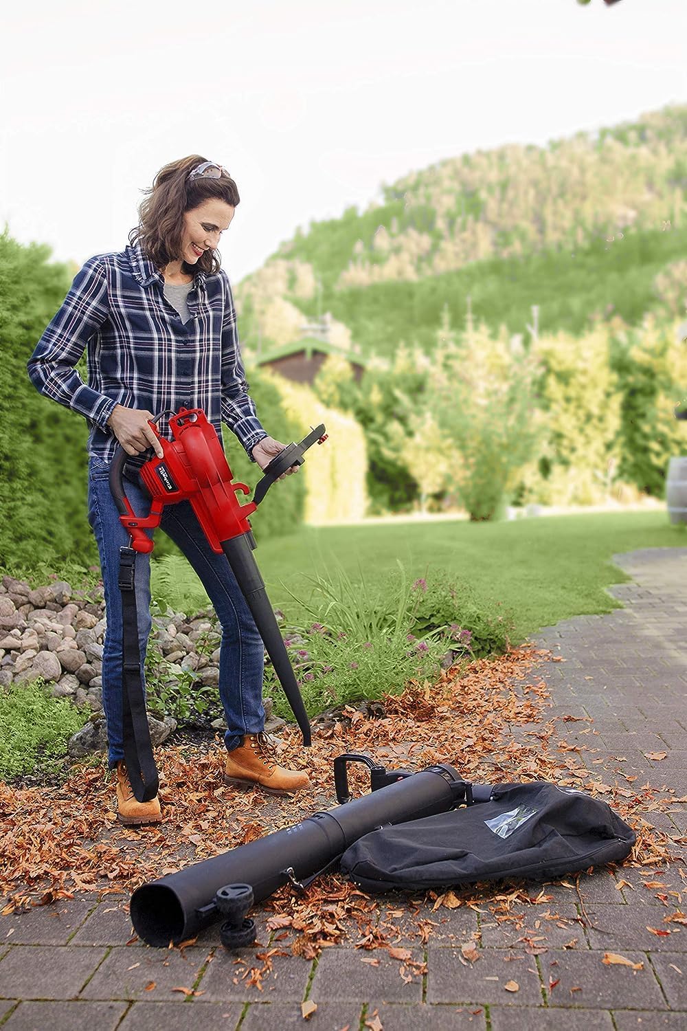 Einhell GC-EL 3000 E Electric Vacuum Blower Air Speed Max 300 km/h, Air Flow Rate 840 mq/h, Bag Capacity 45L, Leaf Shredding 10 to 1, with Wheels, Incl. Shoulder Strap