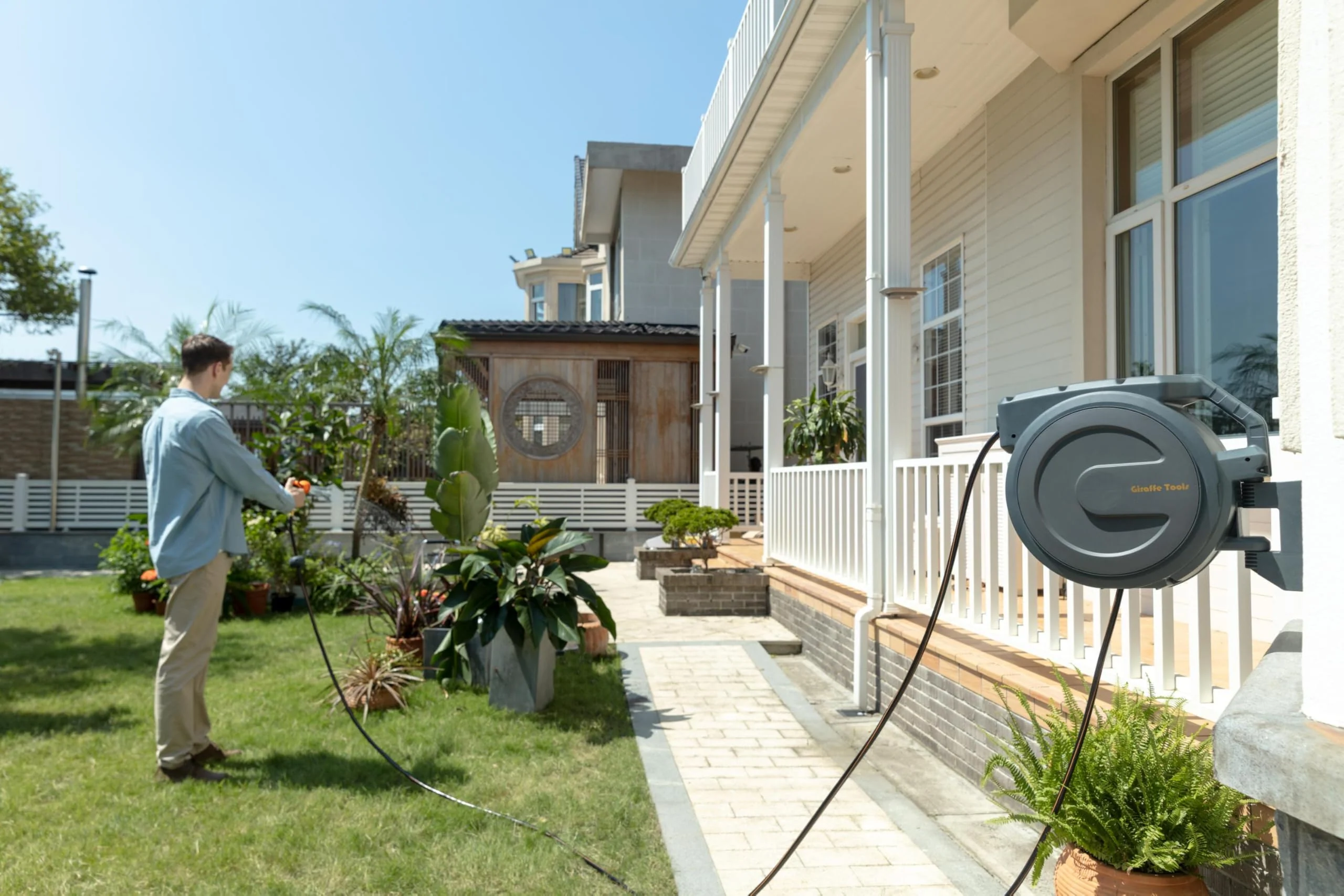 Giraffe Tools Cassetta Avvolgitubo da Parete 35m + 2m, Avvolgitubo da Giardino Automatico Orientabile a 180° con 7 Getti a Modello e Tubo di Collegamento