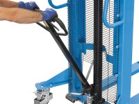 Sollevatore per pallet Fervi 0143A con freno e pedale di sollevamento 1000kg