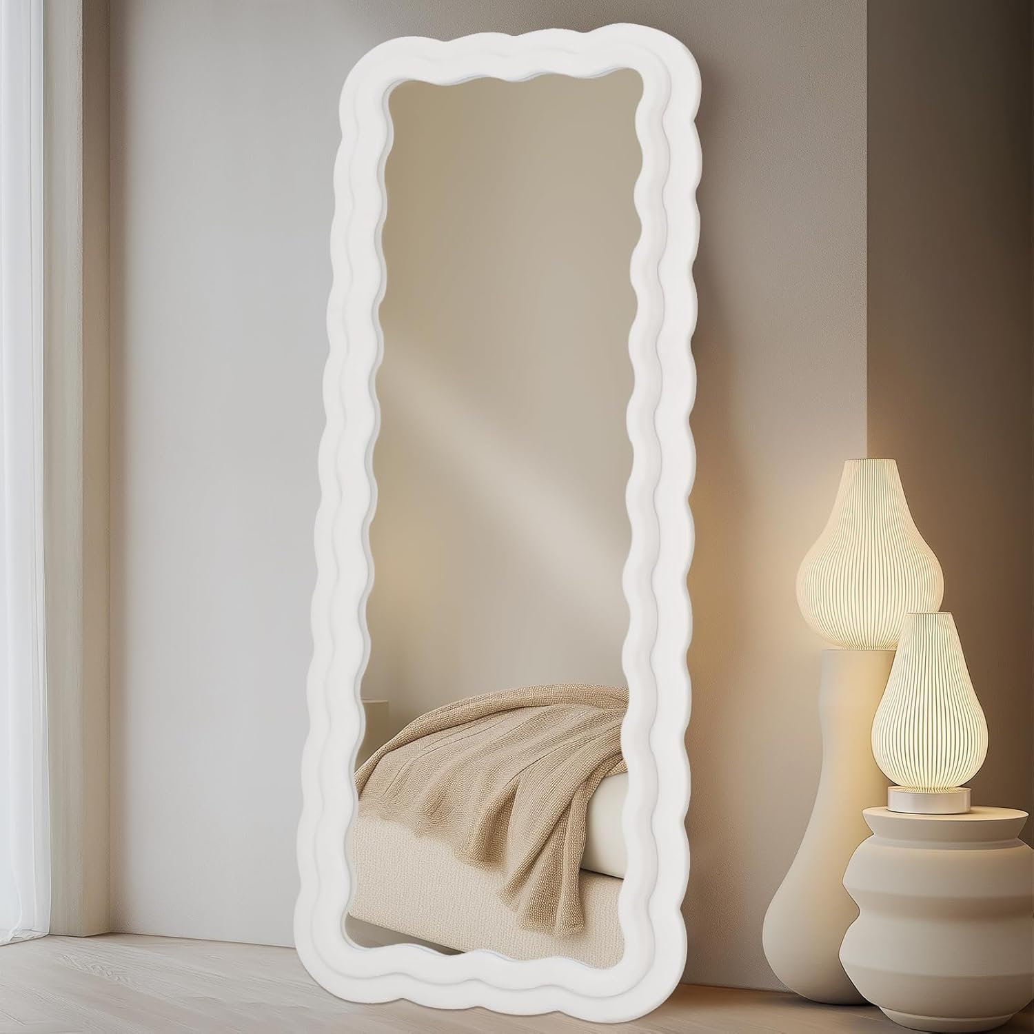 LunaMirror Specchio Irregolare ondulato, grande specchio da parete per tutto il corpo, specchio con cornice in legno avvolto in flanella, da appoggiare, da appendere o inclinare, bianco, 160x60 CM
