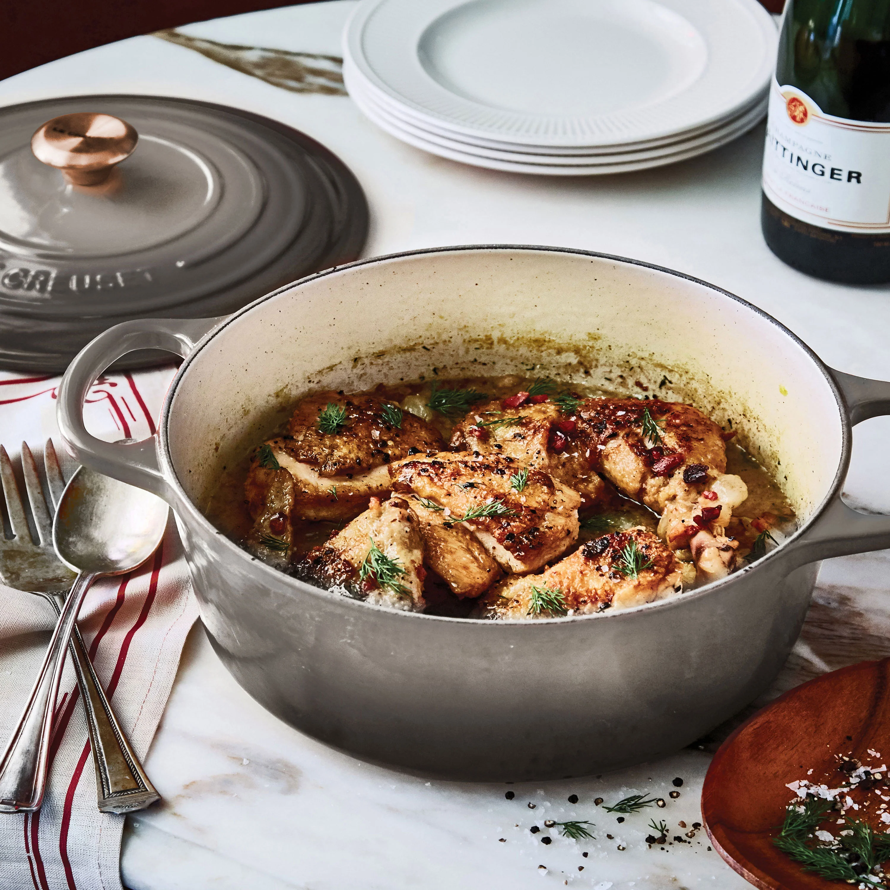 Le Creuset Signature – Forno Olandese Rotondo e Largo in Ghisa Smaltata da 6,75 qt, colore Oyster, con Pomello in Rame