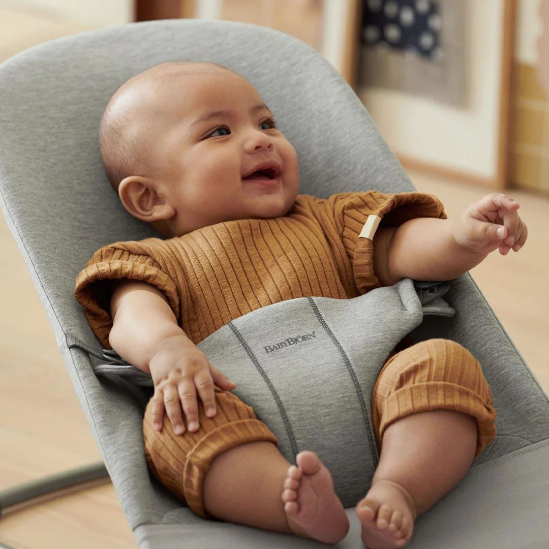 Dondolo BabyBjörn Bliss – Rivestimento in jersey 3D grigio chiaro, ergonomico e confortevole