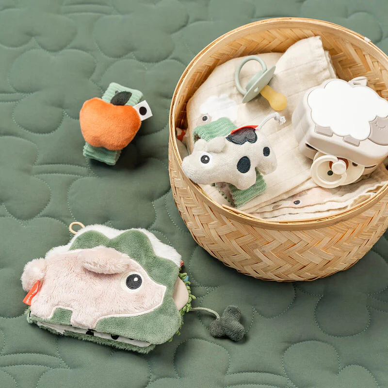 DONE BY DEER WRIST RATTLE SET 2 PACK DOTTI GREEN