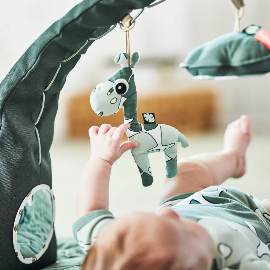 Done By Deer Ginásio Tiny Tropics