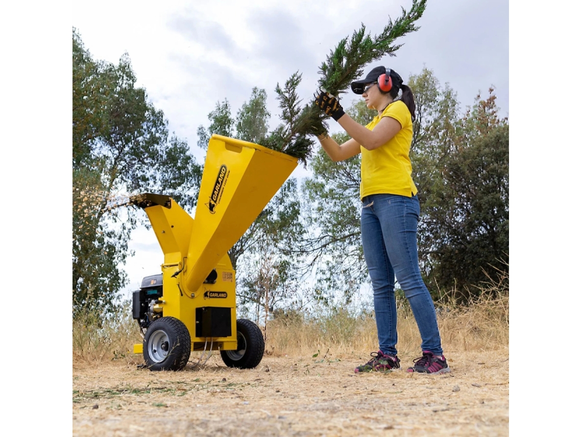 GARLAND CRUMMER 1220QGW-V22 Biotriturador a gasolina motor 4T, 420 cc e 11,5 CV. Trituração por lâminas sobre disco, diâm. máx. 10 cm.