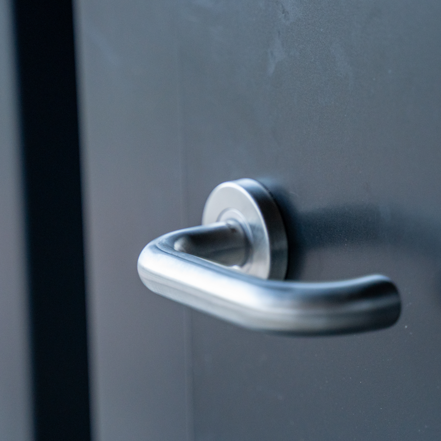 Abrigo FOCO 4x2 Porta Dupla Comprido Em Preto