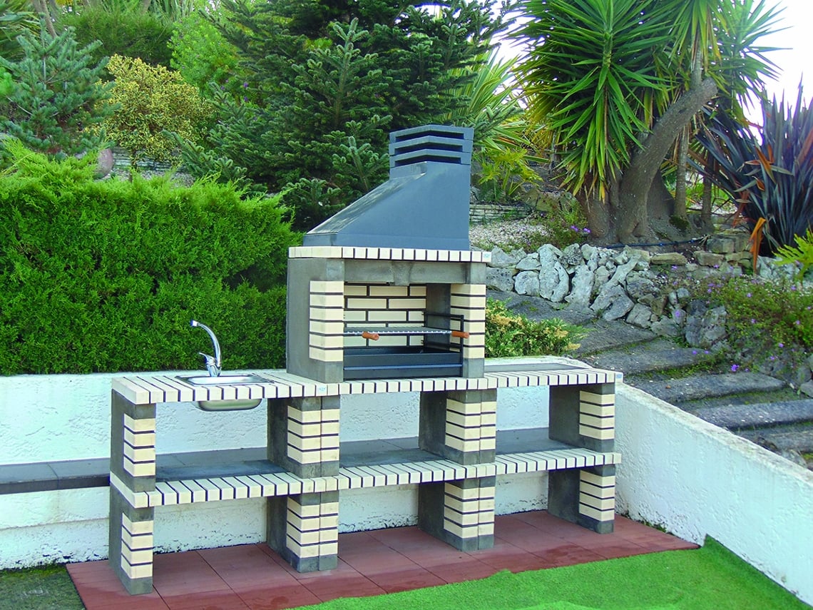 Churrasqueira NESH Bbq Larck - Simples Produzida Em Tijolo Branco e Cimento Refratário, Chaminé Pintada de Preto - 85x54x209cm