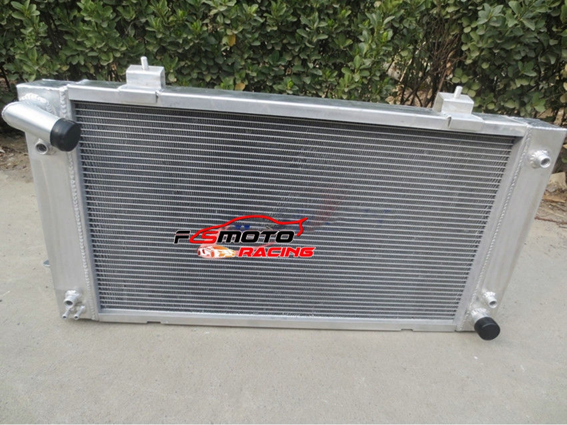 Radiador De Alumã­nio 52mm 4 Linhas 690mm X 385mm Saã­da Superior 35mm Saã­da Inferior 38mm Oem