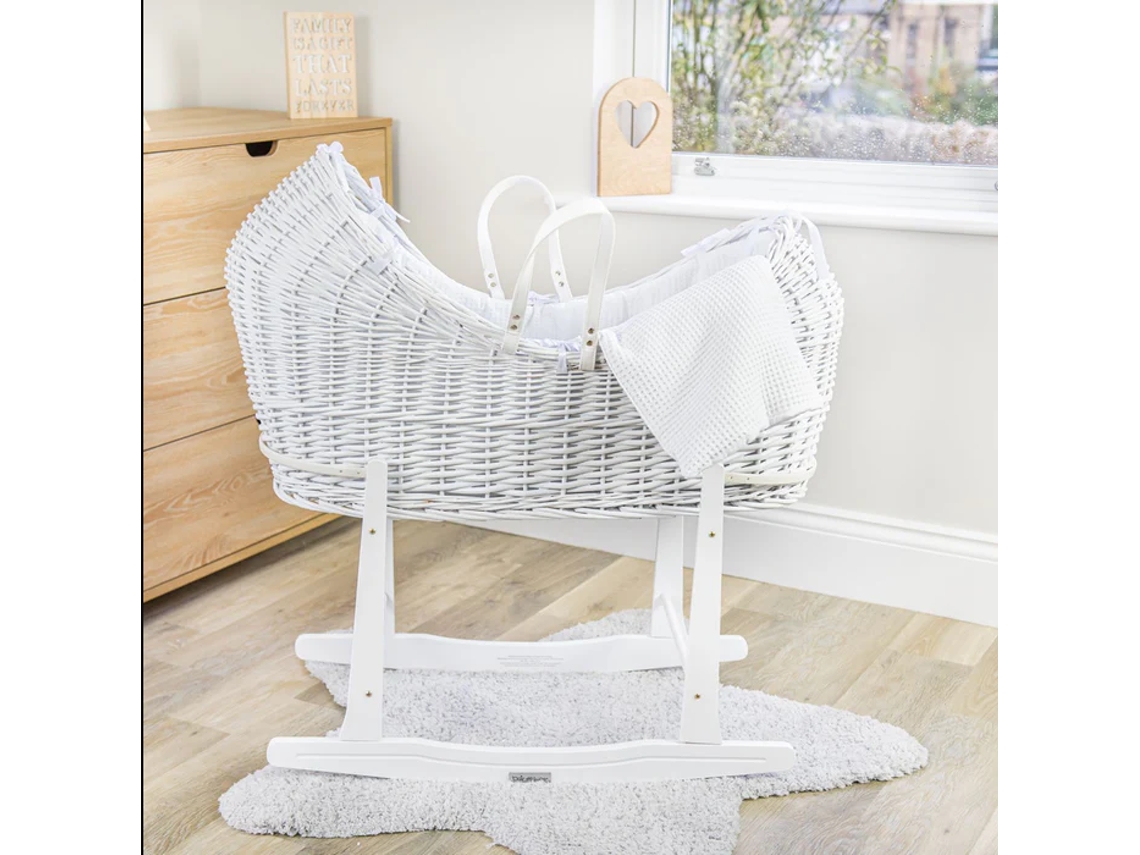 Berço Noah Pod de Vime Branco com Tecido de Algodão Waffle. Inclui Colchão CLAIR DE LUNE