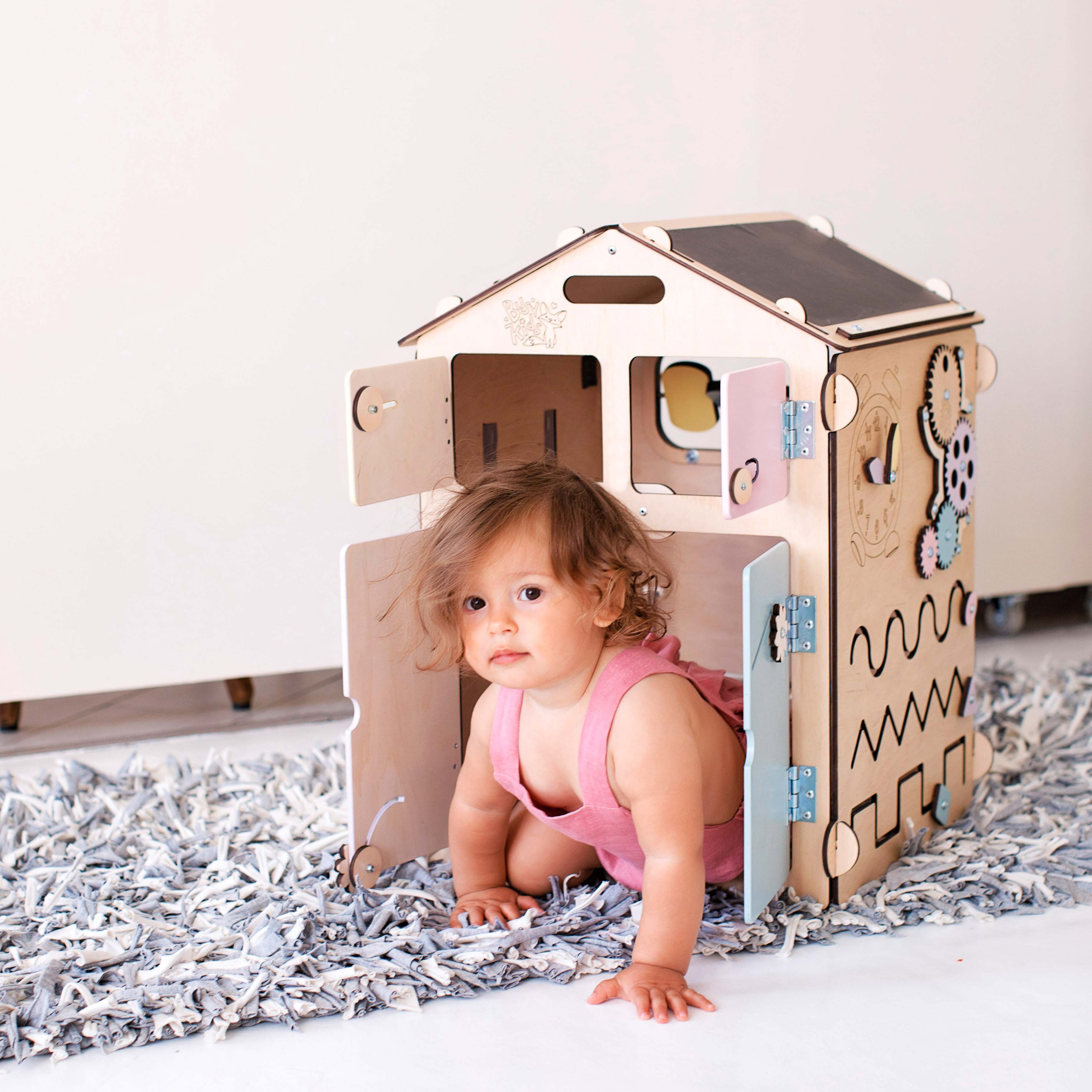 Casetta Montessori in Legno Natura Pastello e Busy Cube set