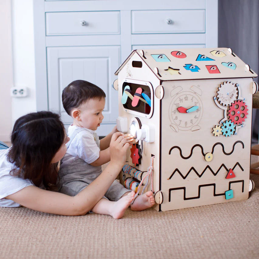 Casetta Montessori in Legno Natura e Busy Cube set