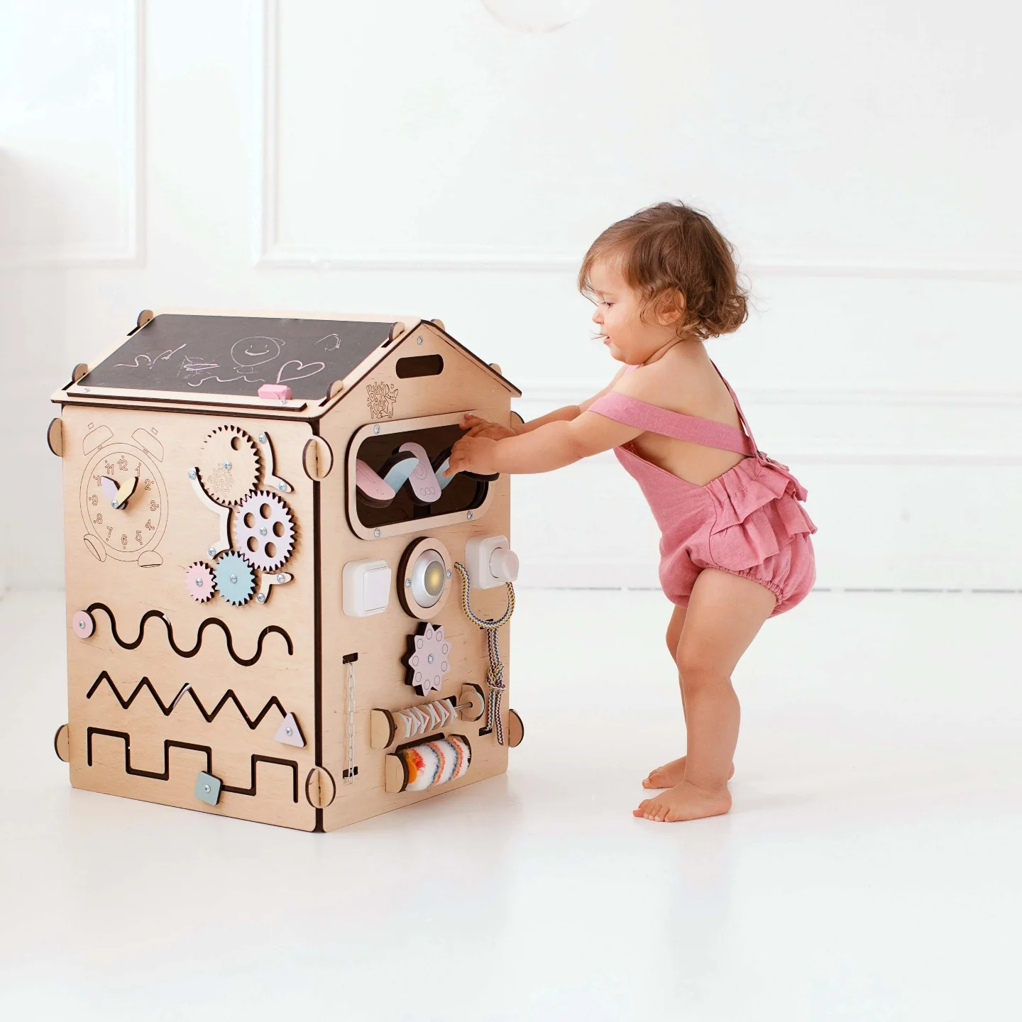 Casetta Montessori in Legno Natura Pastello e Busy Cube set