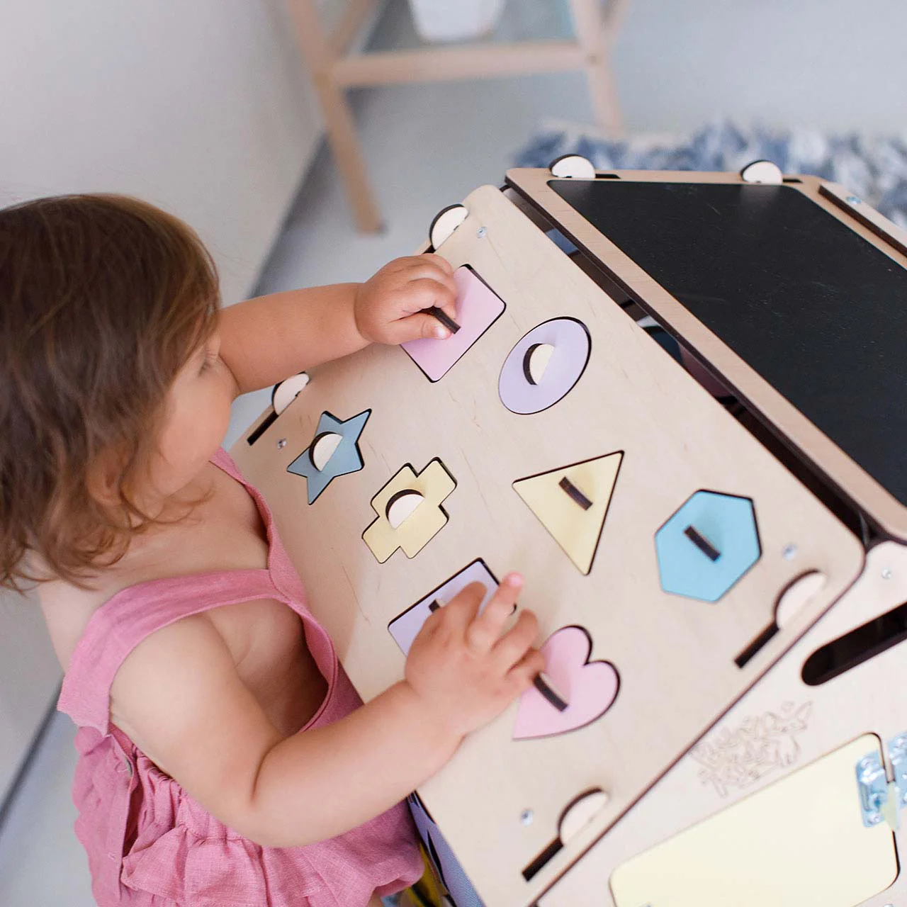Casetta Montessori in Legno Natura Pastello e Busy Cube set