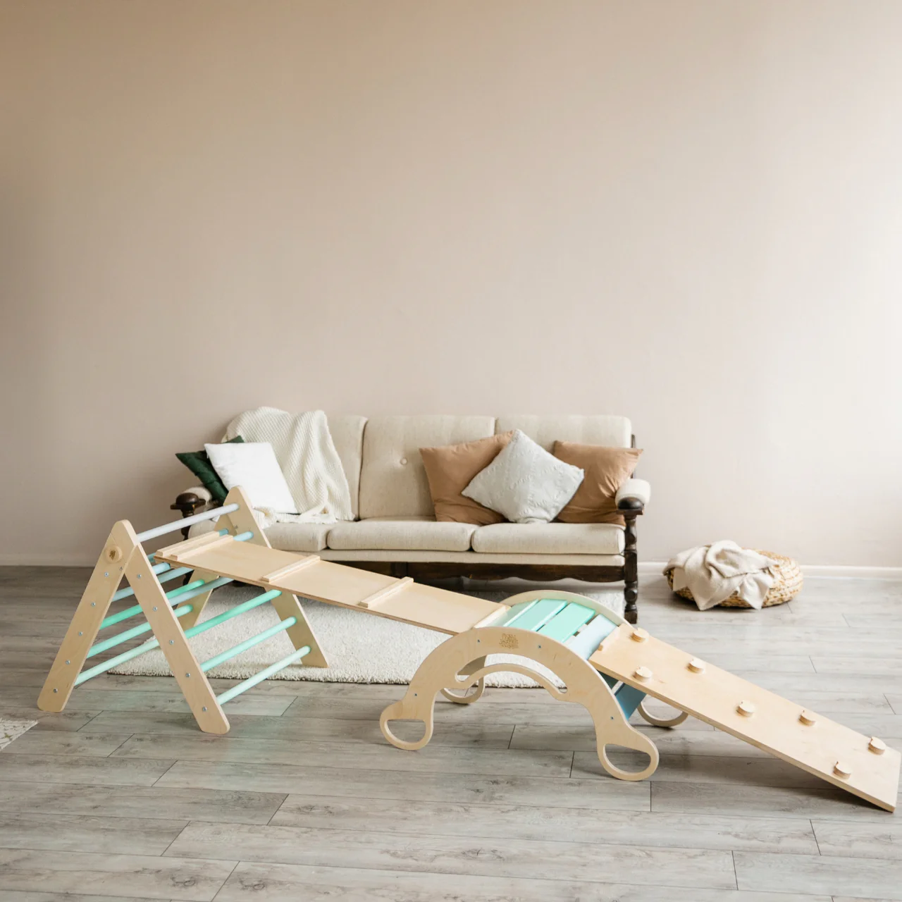 Triangolo di Pikler + 2 tavole bifacciali + Arco Montessori in legno (grande)