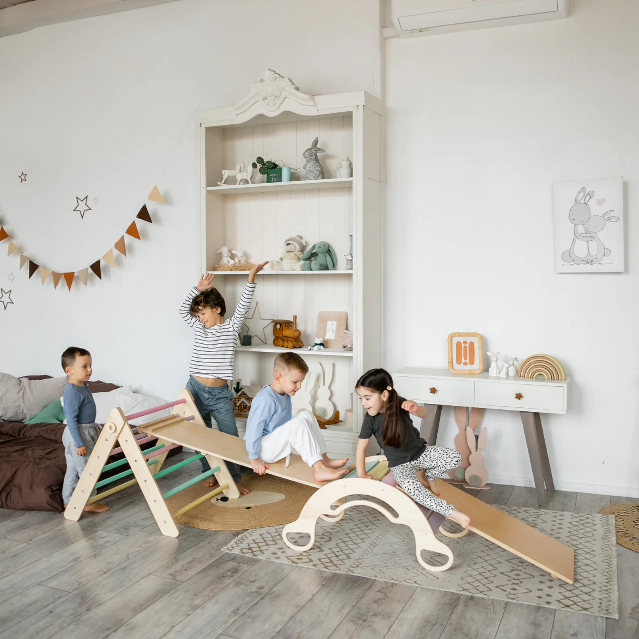 Triangolo di Pikler + 2 tavole bifacciali + Arco Montessori in legno (grande)