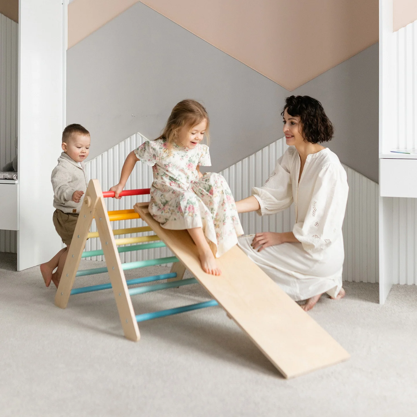 Set di triangolo di Pikler e tavola bifacciale