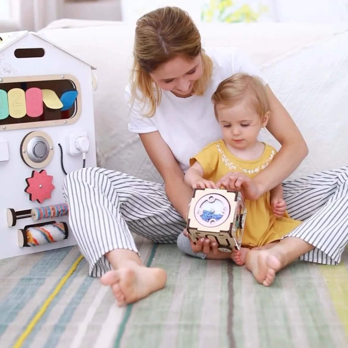 Casetta Montessori in Legno Bianco e Busy Cube set