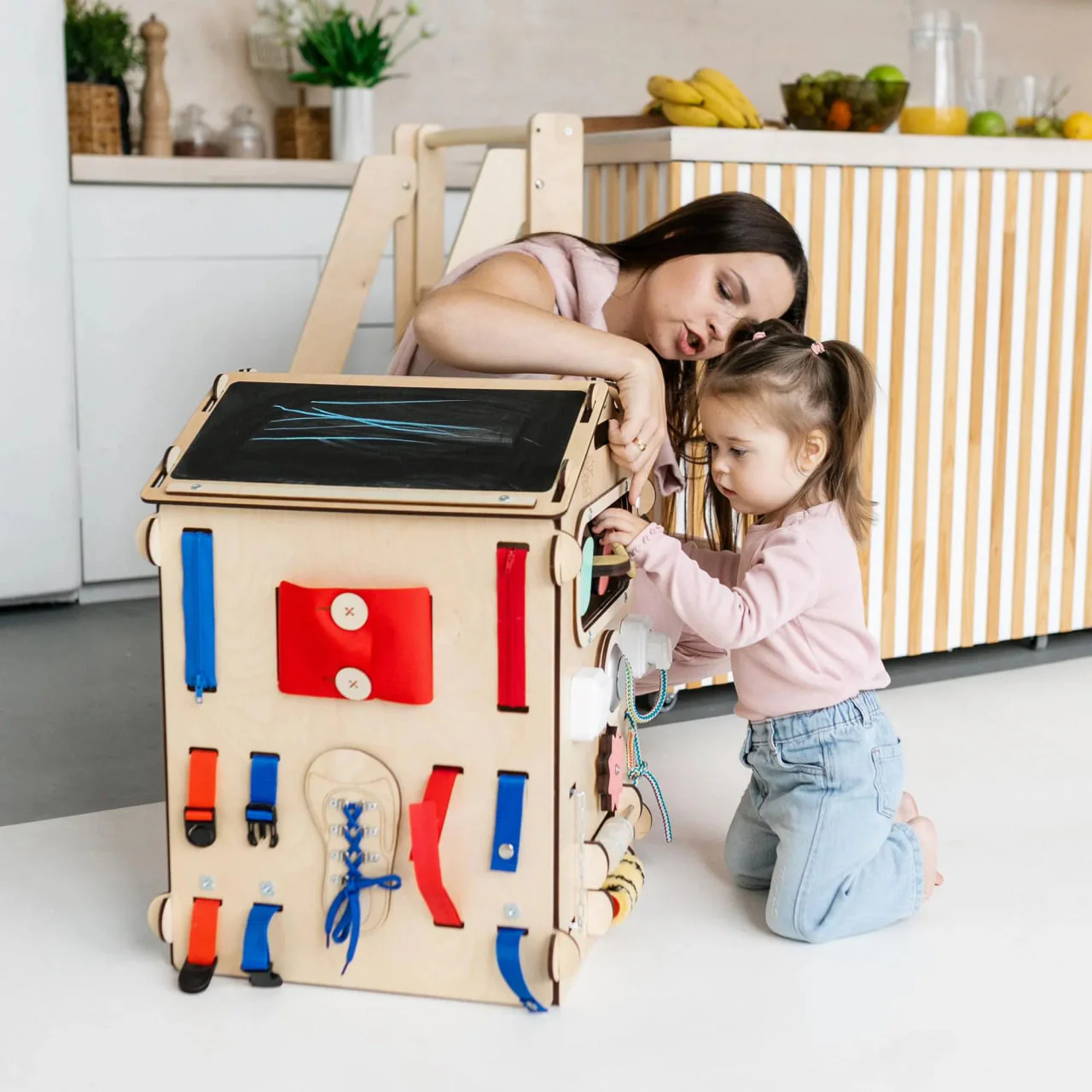 Casetta Montessori in Legno Natura e Busy Cube set