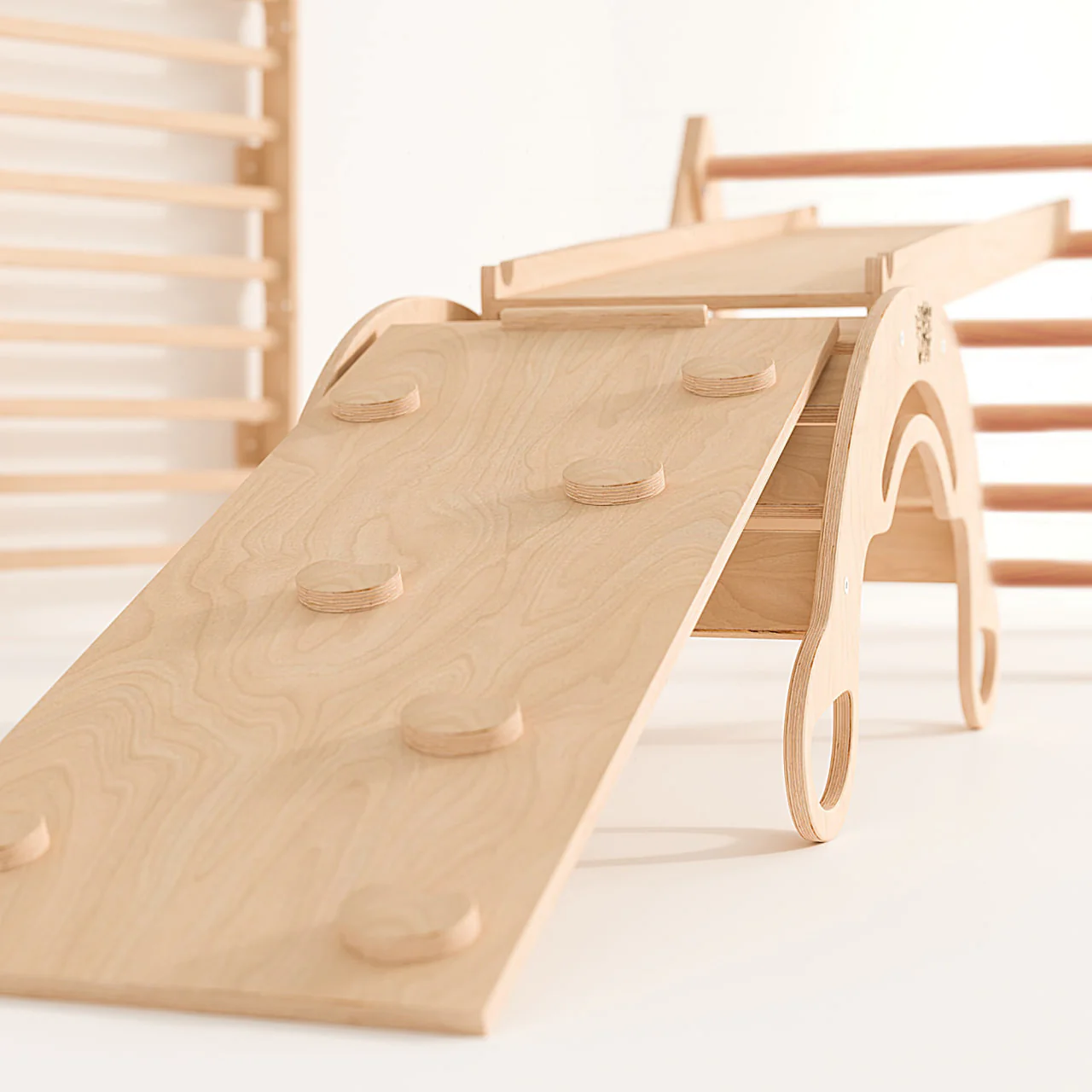 Triangolo di Pikler + 2 tavole bifacciali + Arco Montessori in legno (grande)