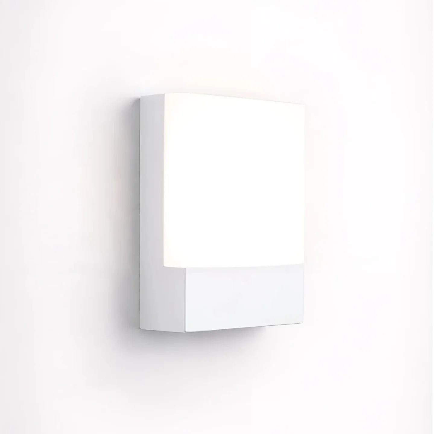 Sleek LED Wall Light for Modern Outdoor Spaces - Waterproof Aluminum Fixture