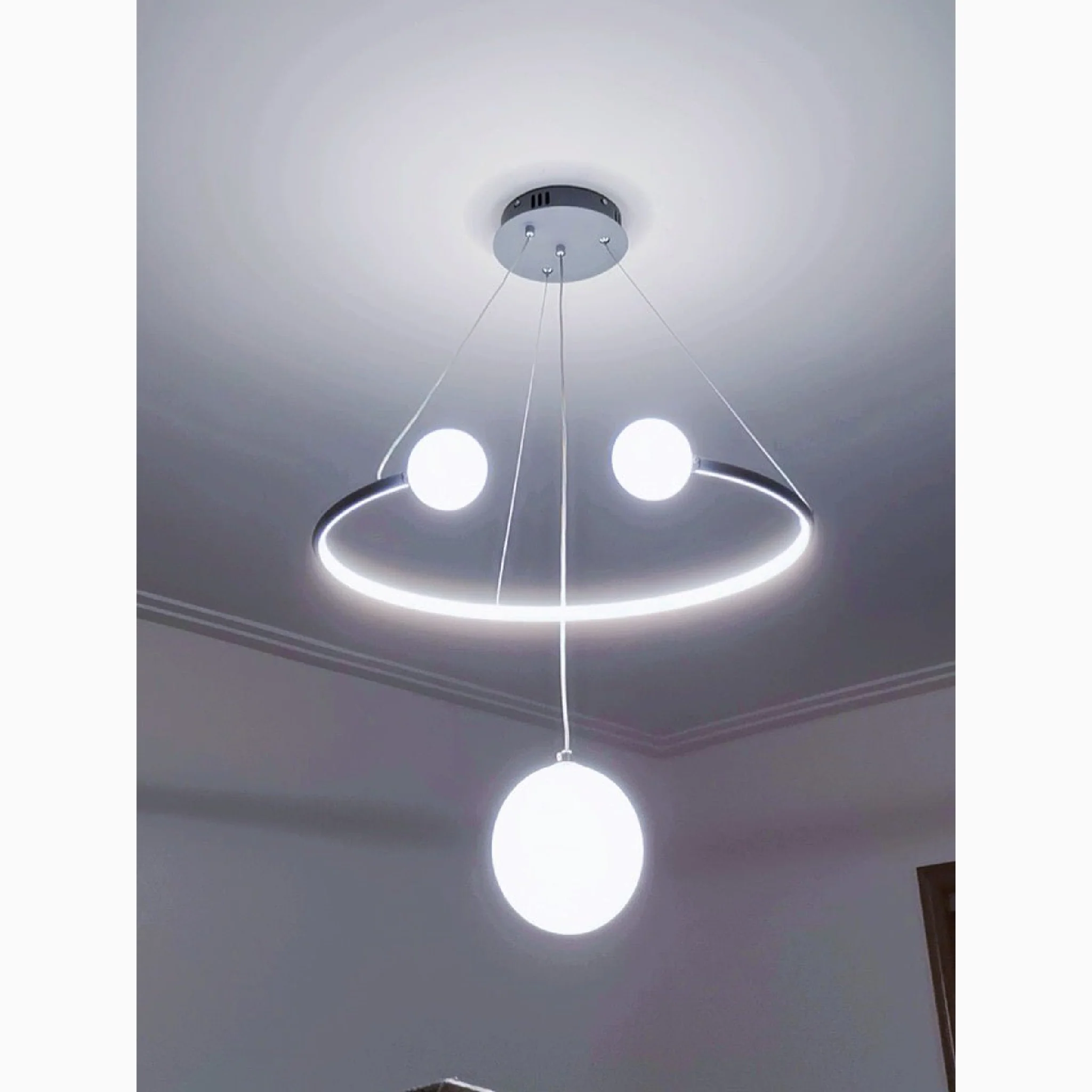 Broc | Pendant Lamp in the Shape of Hanging Balls