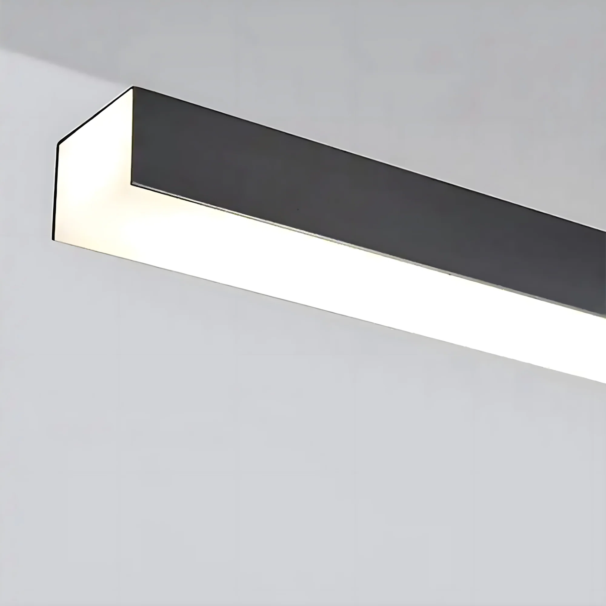 Romont | Simple Stylish Minimalistic Black Chandelier