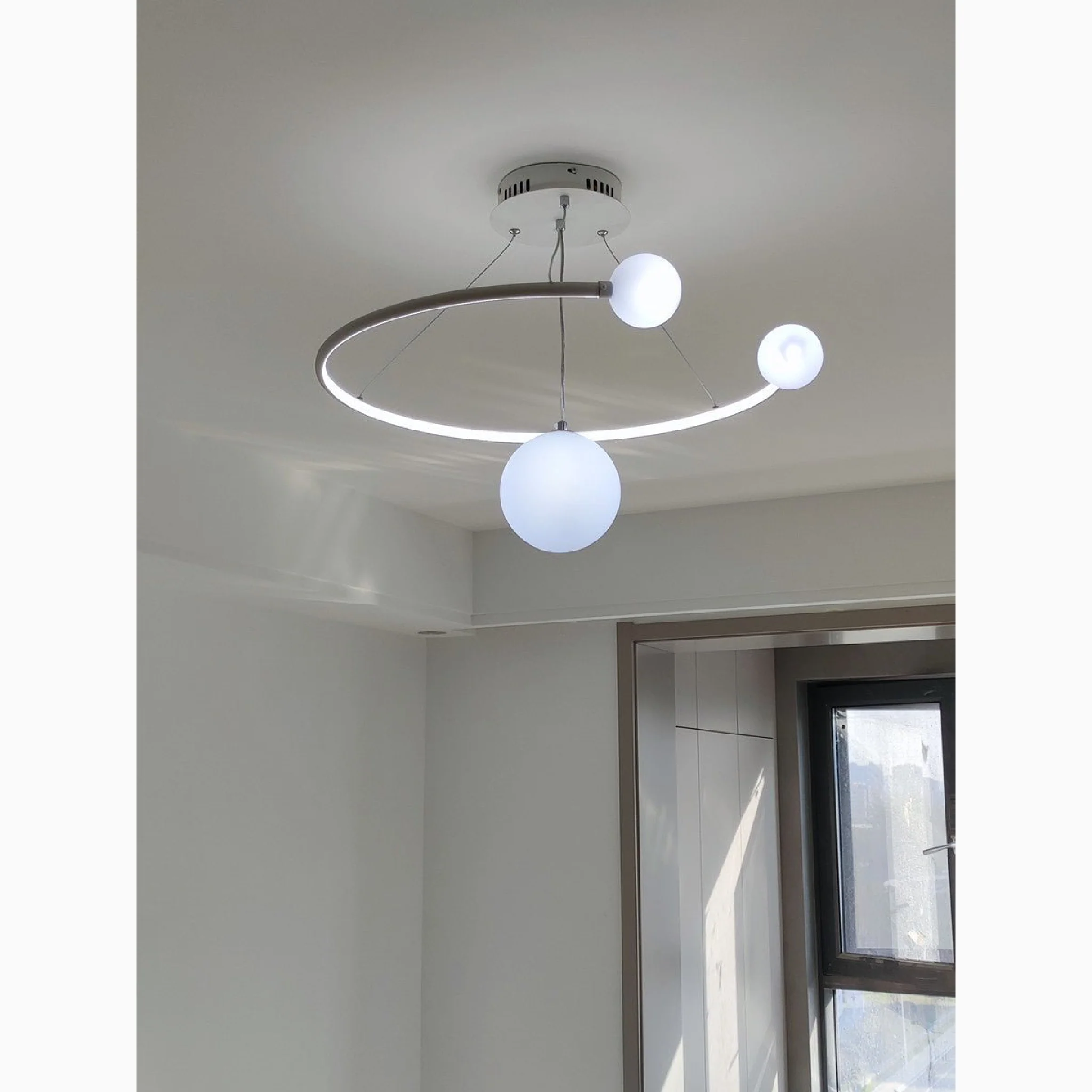 Broc | Pendant Lamp in the Shape of Hanging Balls