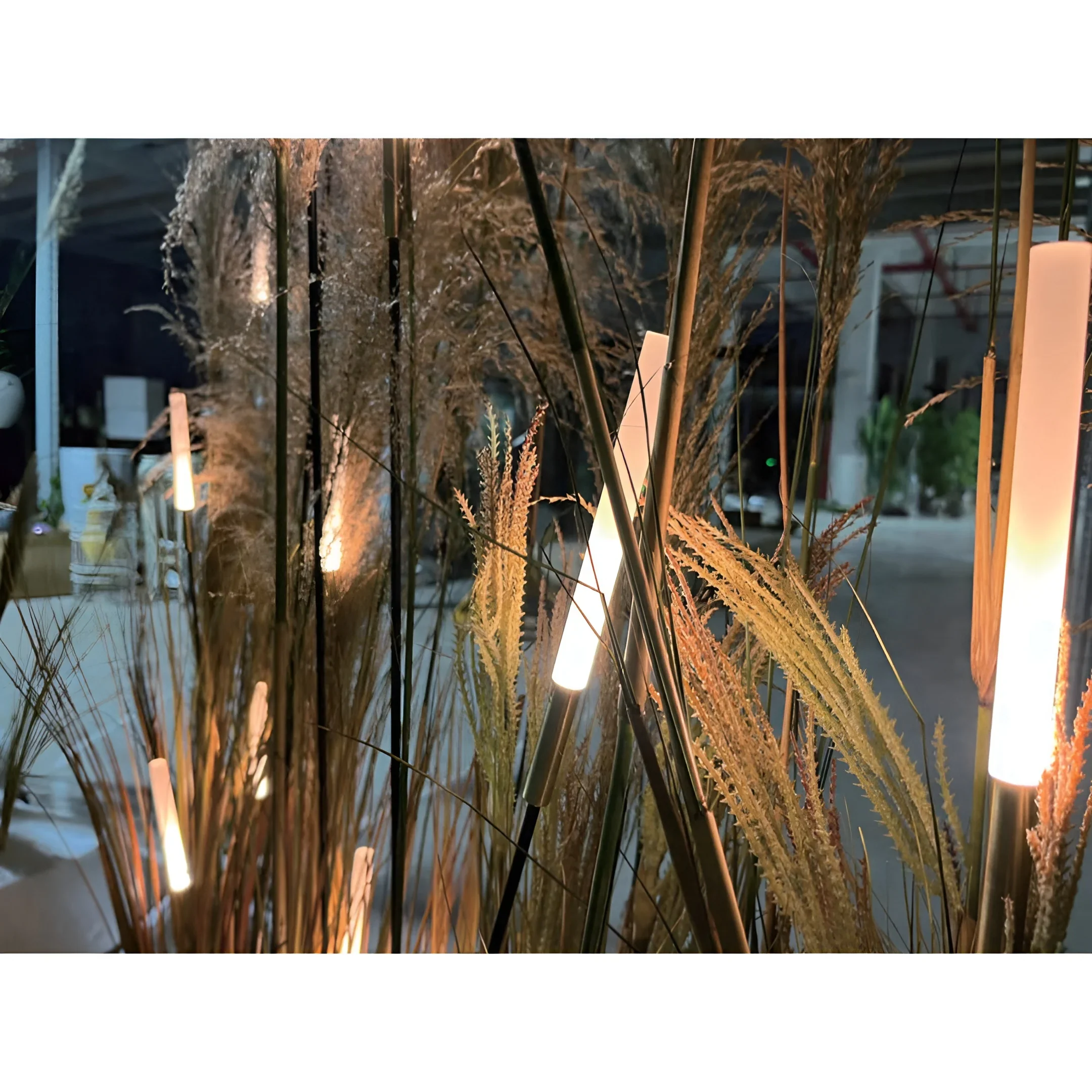 Bulrush-Inspired LED Garden Light �C Minimalist Path Accent for Modern Landscapes