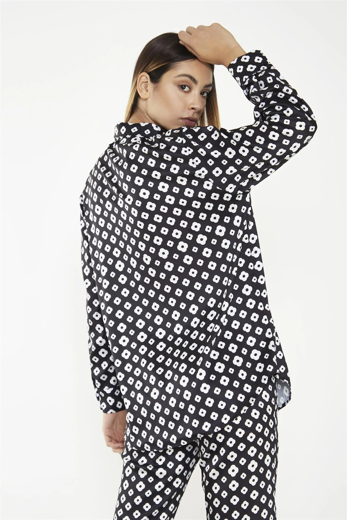 Mono-Geo Flower Classic-Shirt