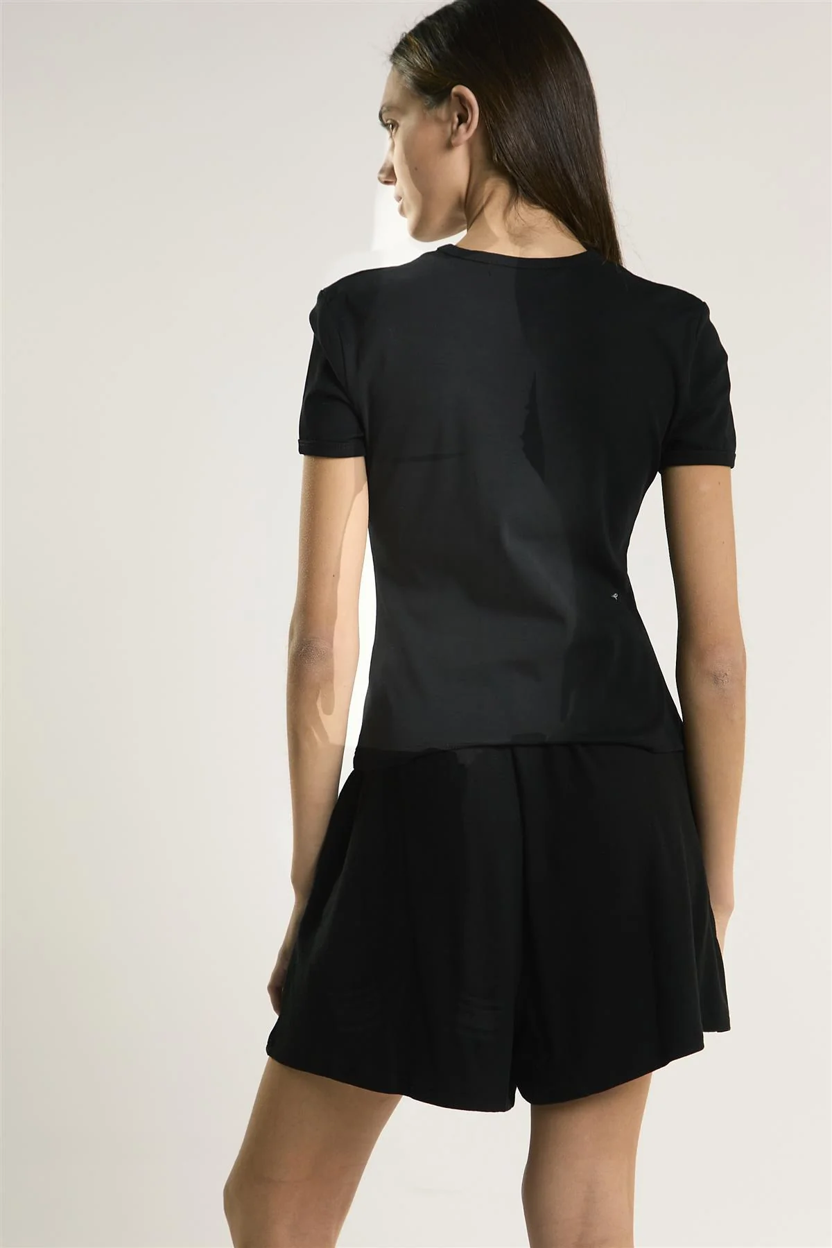 Black Ribbed Round-Neck Crop-Top