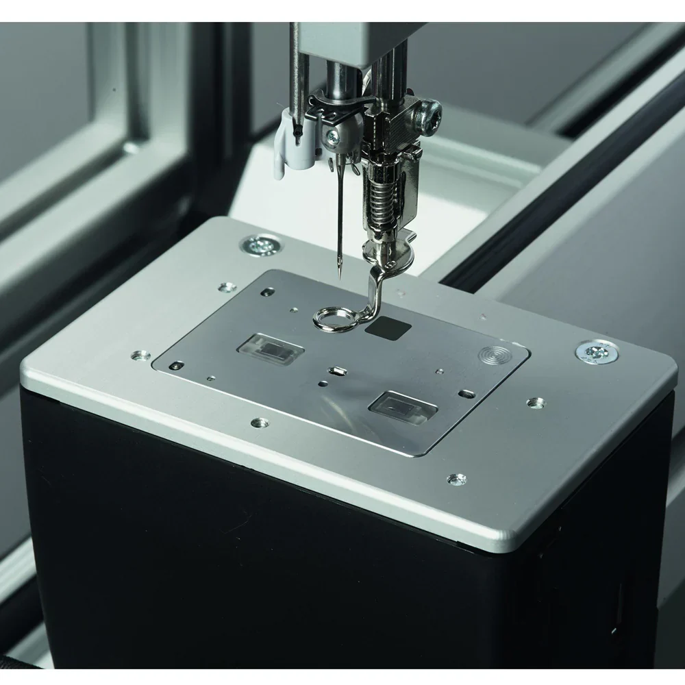 Bernina Q16 Longarm Quilting Machine with Electric Lift Table